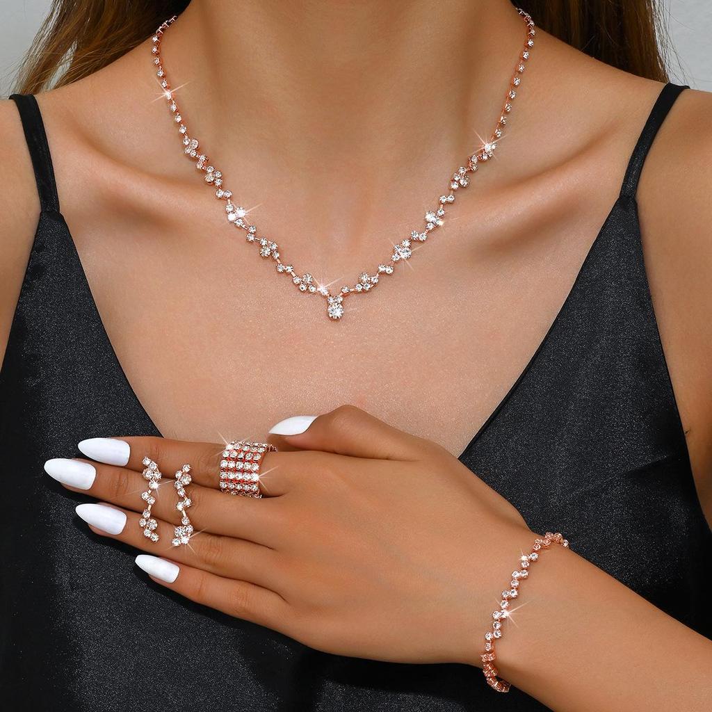 Elegant Bridal Necklace and Earring Set: Fashionable and Versatile Jewelry