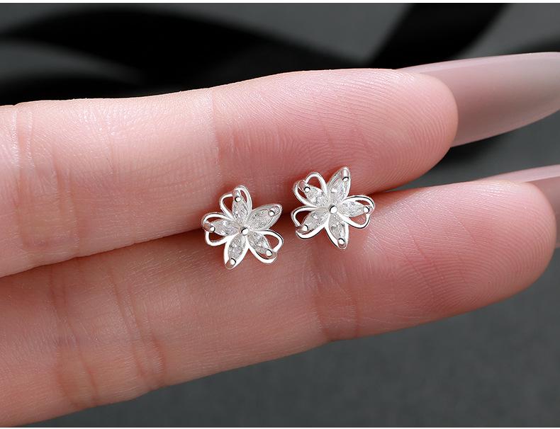 S999 Pure Silver Plum Blossom Earrings: Exquisite, Shiny Korean Fashion Cartilage Sterling Silver Snail Studs for Women.