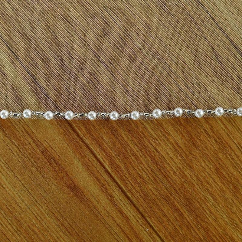 Delicate Sheer Bridal Veils with Hand Sewn Pearls Edging Easy to Wear Hair Comb Design For Wedding Ceremony Dressingup