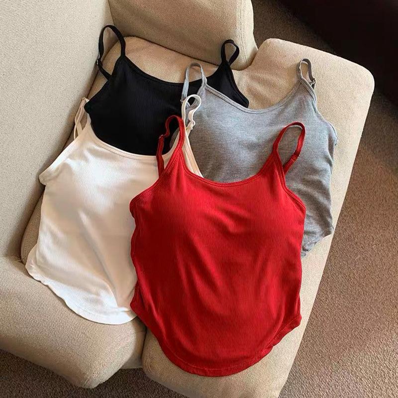 Con chaleco halter, corte entallado puro para llevar por fuera, una belleza sexy de verano sin mangas con almohadilla para el pecho.