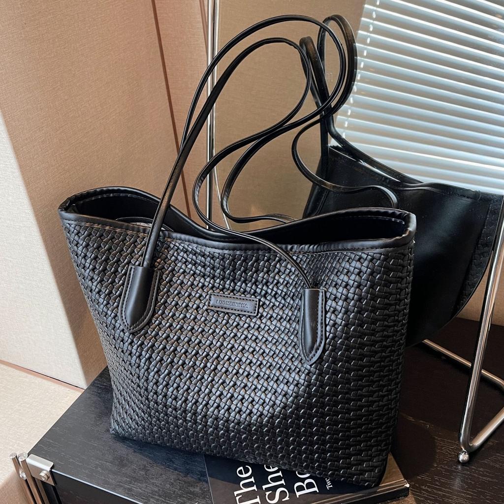 2025 commuter portable large-capacity bag women's new Korean version casual underarm tote bag retro fashion shoulder bag