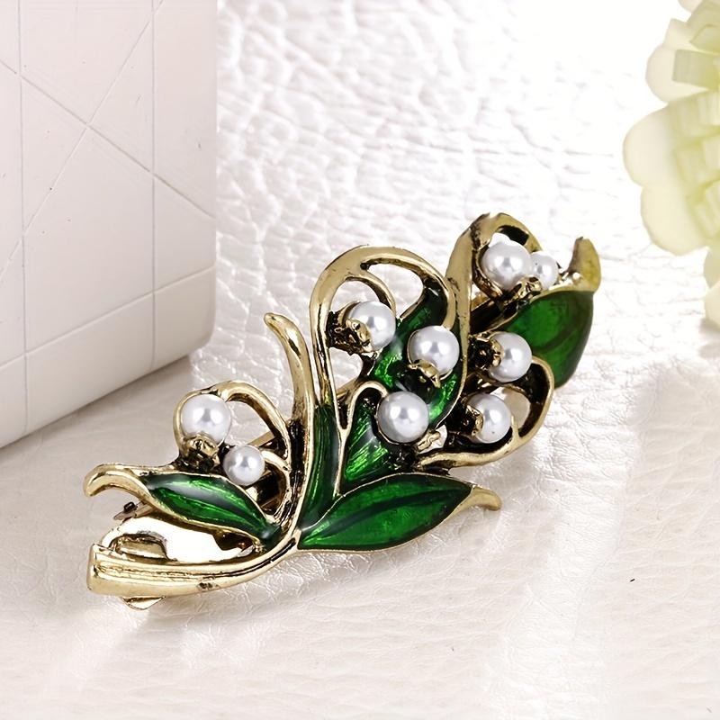 Elegantní vintage spona do vlasů se zelenými umělými perlami, s dutým designem a protiskluzovou pružinovou sponou, ideální pro roztomilé dámy.