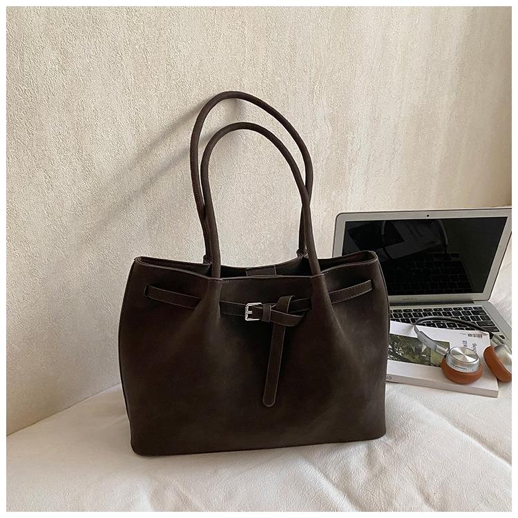 Retro Large-capacity Bag Women's Winter New Fashion Shoulder Bag Casual Commuter Handbag