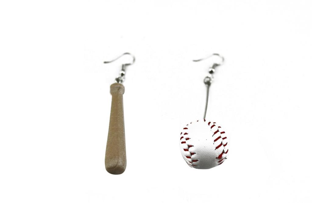 Naissant cute ball-shaped earrings, perfect for baseball cheering and watching games.