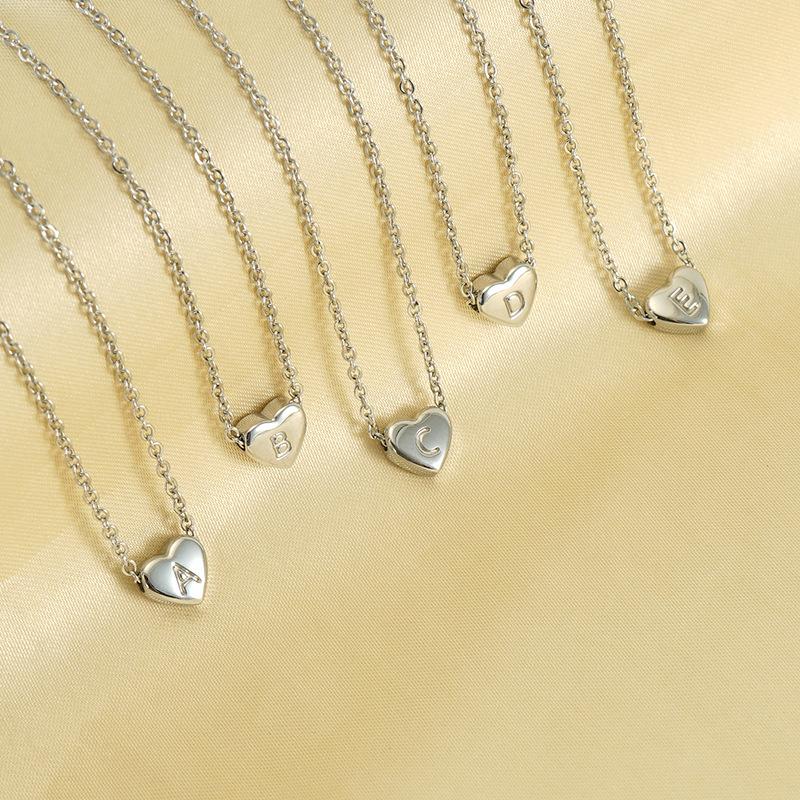 European and American Cold Wind Love Letter Necklace Female Ins Peach Heart English Letter Collarbone Chain 2026