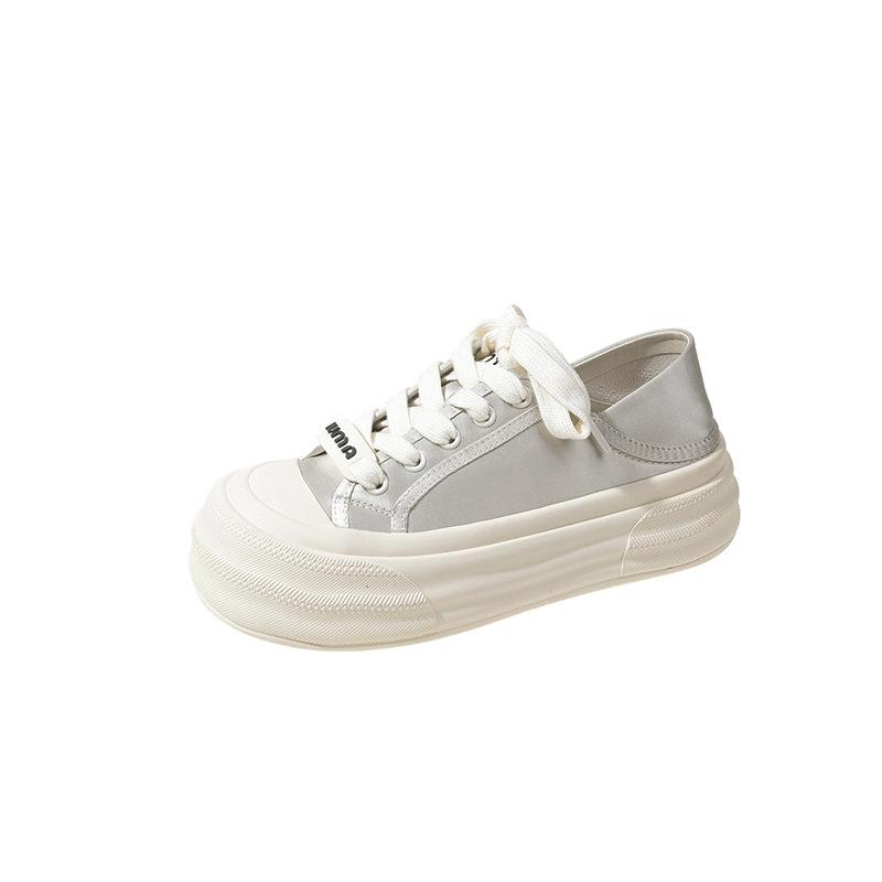 

The new model is popular today, and the thick sole of the small white shoes for women s spring and autumn new big-headed bread shoes has increased. 35