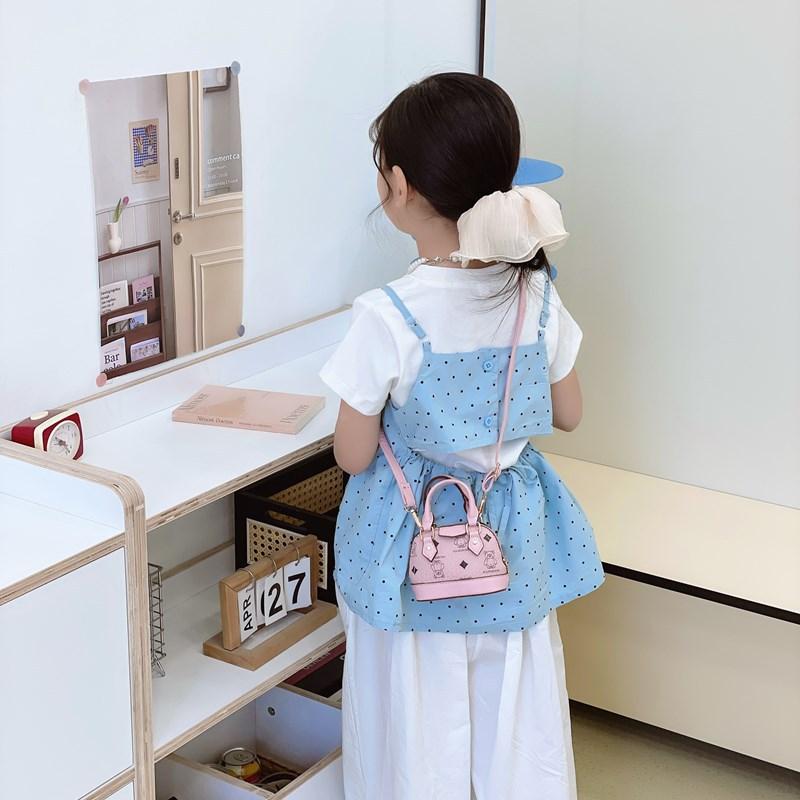 Children's messenger bag, girl shell bag 2025 new fashion simple bear printing mini portable bag