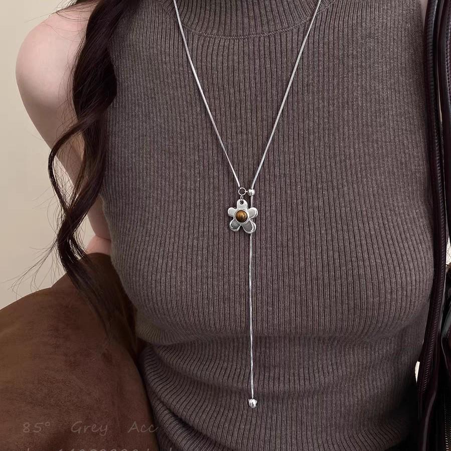 Tiger'S Eye Stone Flower Necklace Women'S Light Luxury High-End Sense Niche Long Sweater Chain Atmospheric High-End Versatile Accessories