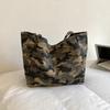 Leisure Handbag with Large Capacity, Relaxed Style, Fashionable for Commuting, Single-shoulder Bag