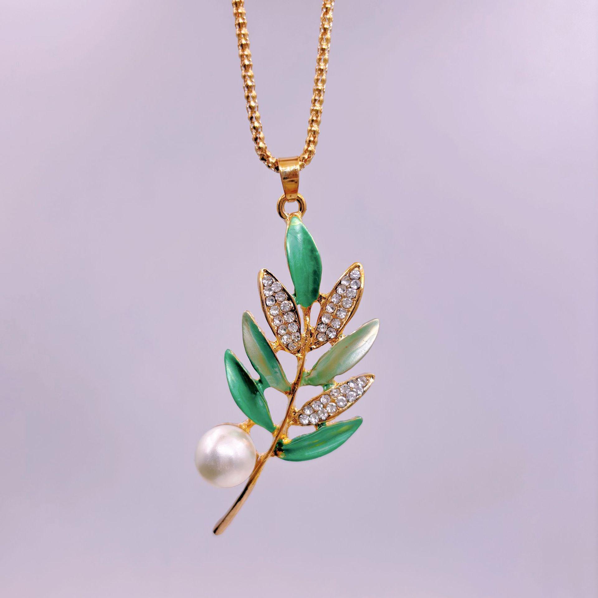 Women s European & American Rhinestone Pearl Peacock Floral Necklace Sweater Chain