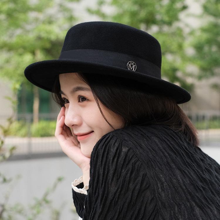 M Letter Decorative Hat Women's Autumn and Winter Versatile Short-brimmed Top Hat Woolen Flat-brimmed Hat French Flat-top Hat Men's Short Hair