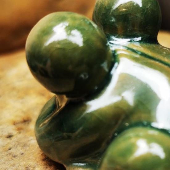 Ceramic Big Eyes Frog Figurine Realistic Green Frog Statue Indoor Outdoor Garden River Pond Lake Fish Tanks Animal Decoration