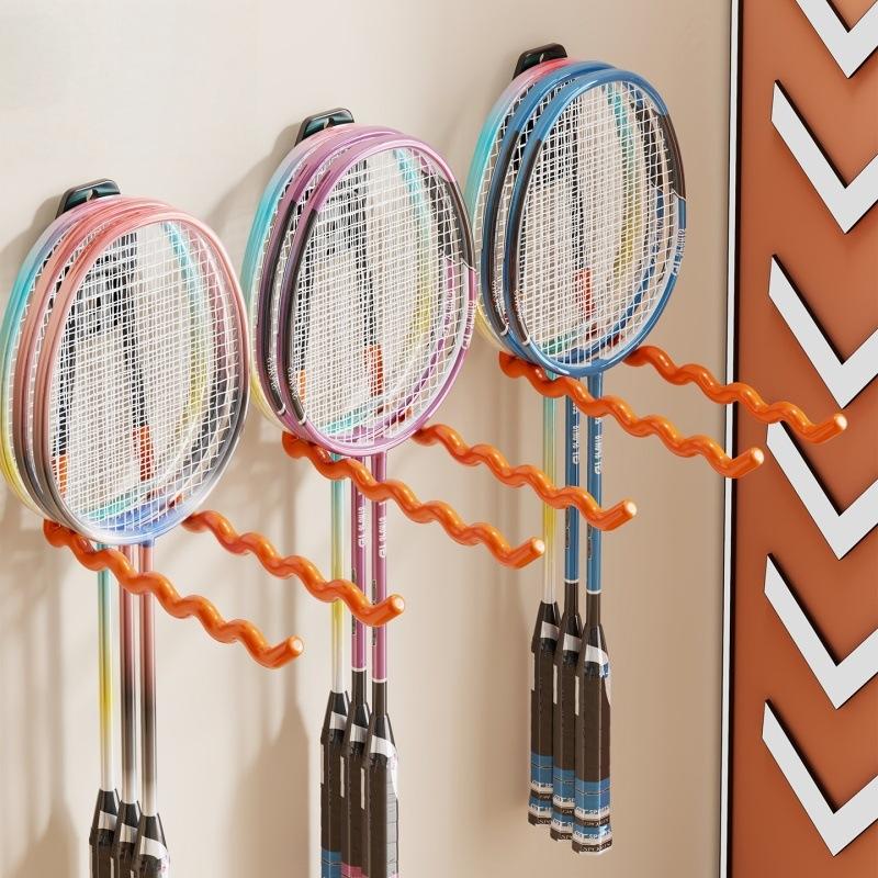 Wandmontierter Badminton-Schlägerhalter, ohne Bohren, mit Ballaufhänger, 3-Schlitz-Aufbewahrungsregal für Tennis-, Pickleball- und Tischtennis-Schläger