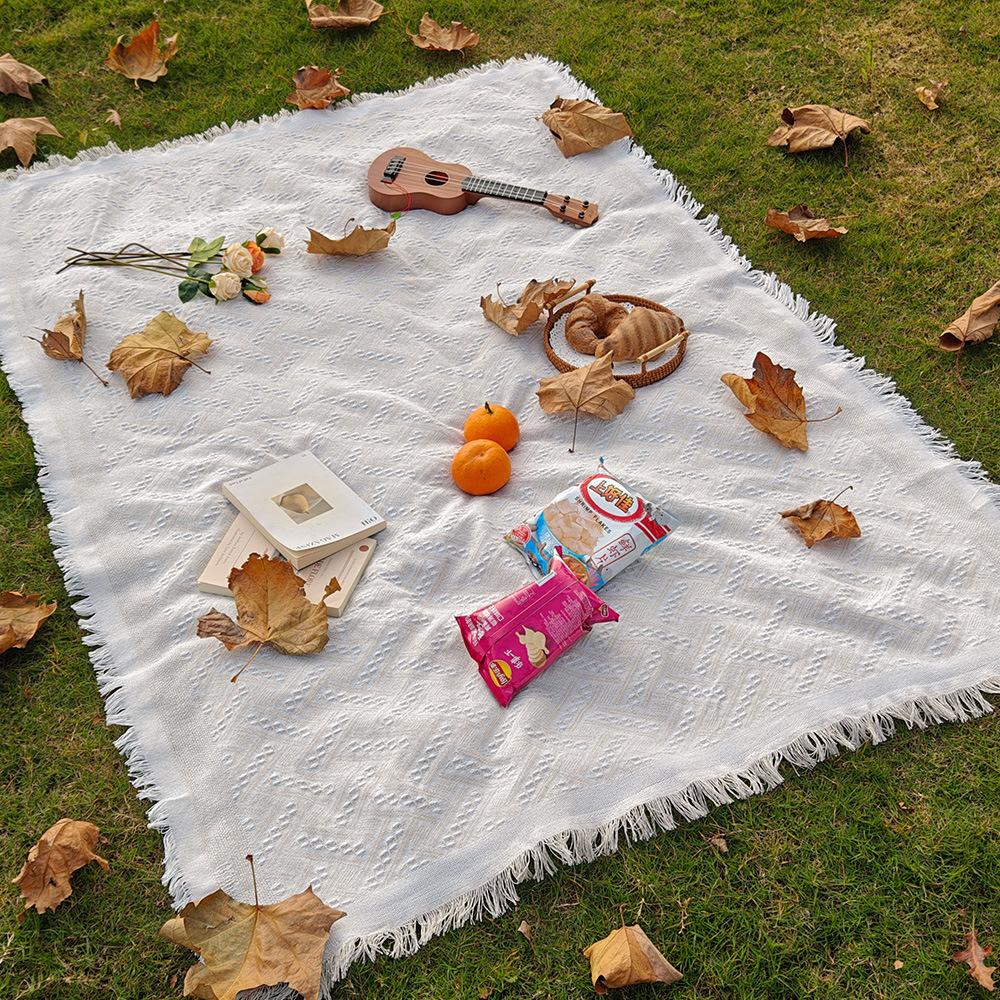 T-grid picnic mat, moisture-proof mat, picnic cloth, outdoor camping blanket, white blanket, beach mat.