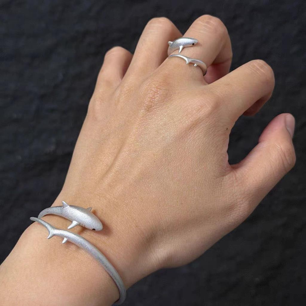 "Cold Silver Shark Shadow" European and American style silver long-tailed shark bracelet niche unique design sense fashion personalized jewelry