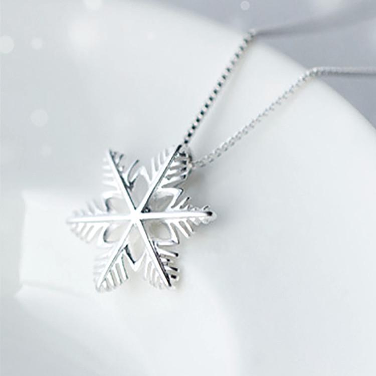 Mori Style Fresh Leaf & Snowflake Pendant Clavicle Necklace