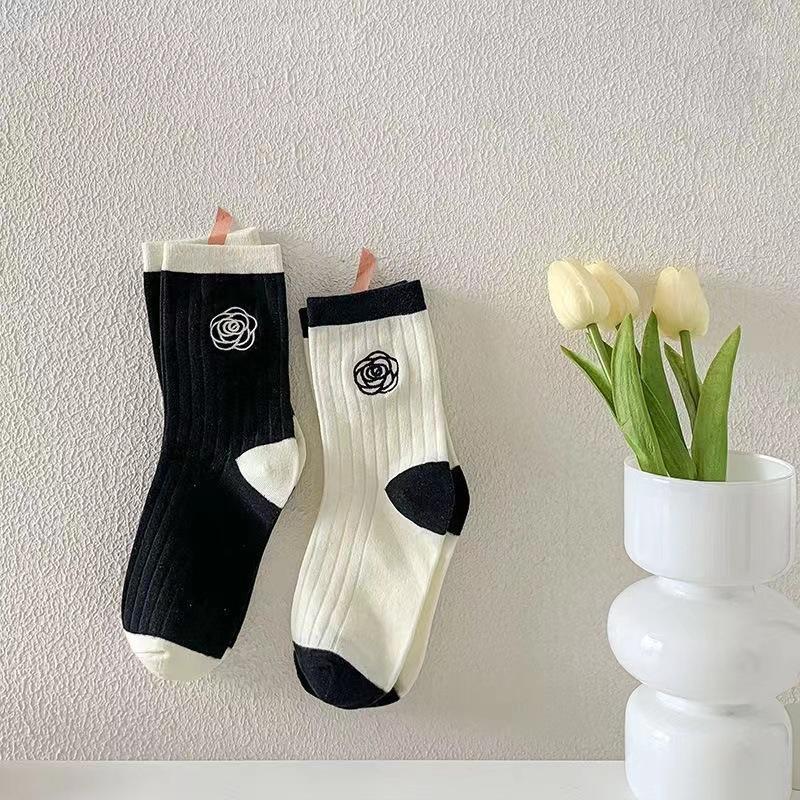 Thin Trendy Camellia Rose Embroidery Sweet And Comfortable Black And White Vertical Strip Pure Cotton Mid-Leg Socks