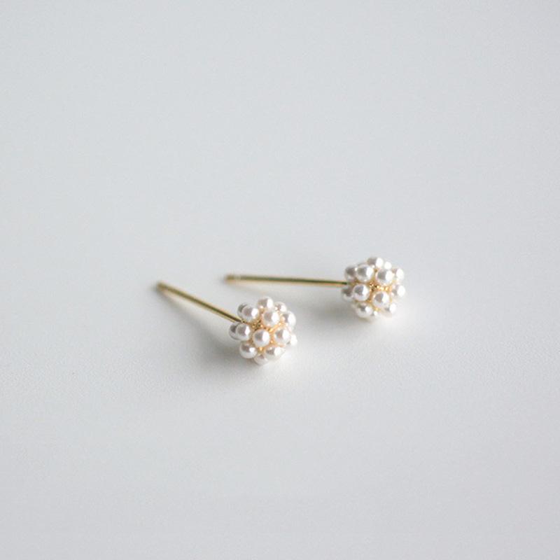 Fashion Small Pearl Balls Unusual Stud Earrings Cute Girl Round Silver Needle Earrings for Women Wendding 2022