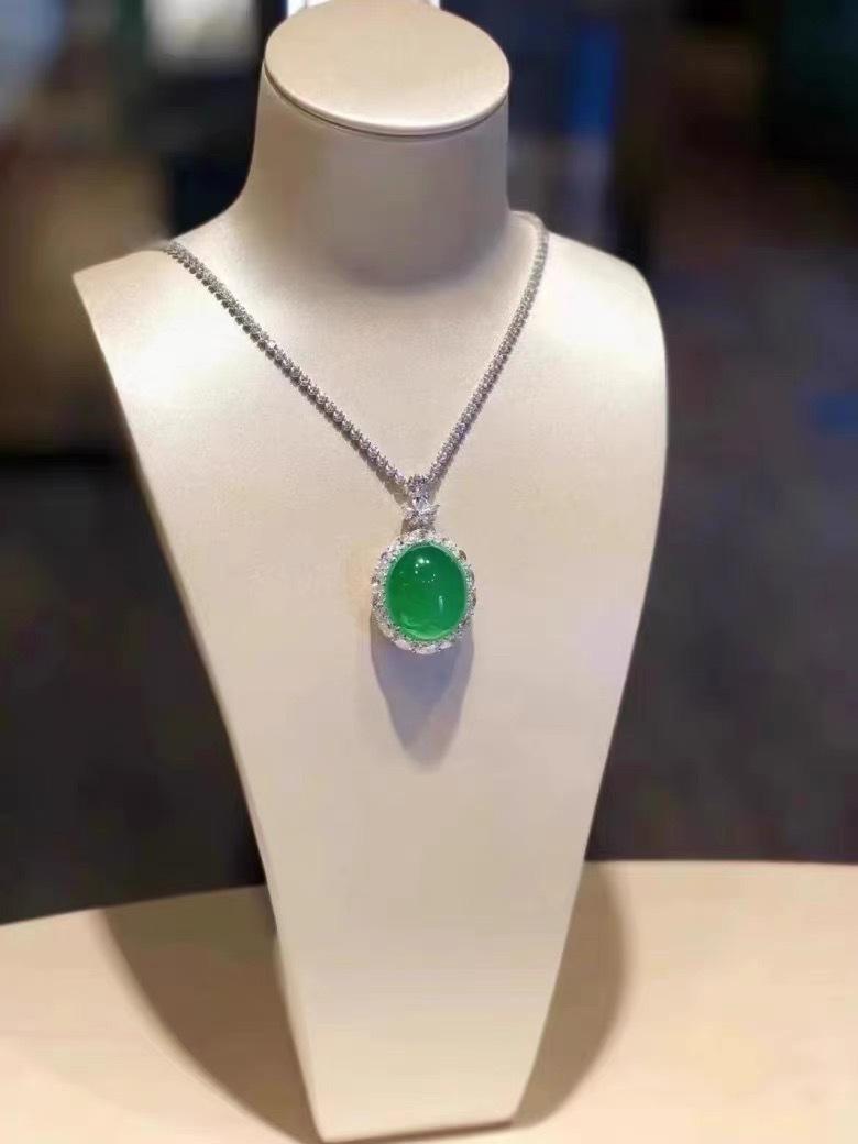 Ice Jade Egg Face Pendant with Positive Green Ice-Transparent Stone and 18k Gold Inlay