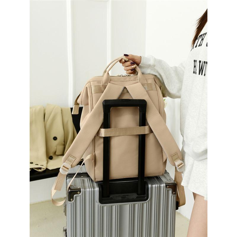 Schoolbag Mommy bag is lightweight, simple and large-capacity backpack 1101 new mother and baby go out to play fashionable multi-functional backpack