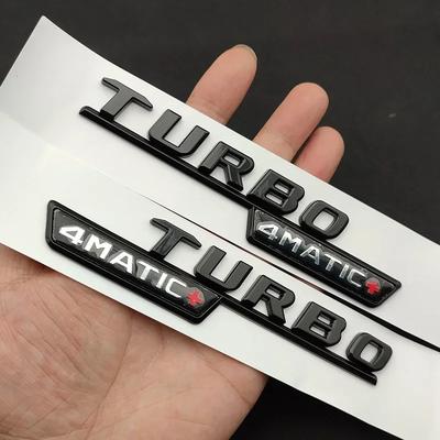 2 pièces Lettres de voiture Garniture d'aile Badge Turbo 4matic Plus Emblème Autocollant Pour Mercedes A45 Cla45 Amg C117 Gla45 Gle53 X247 Accessoires