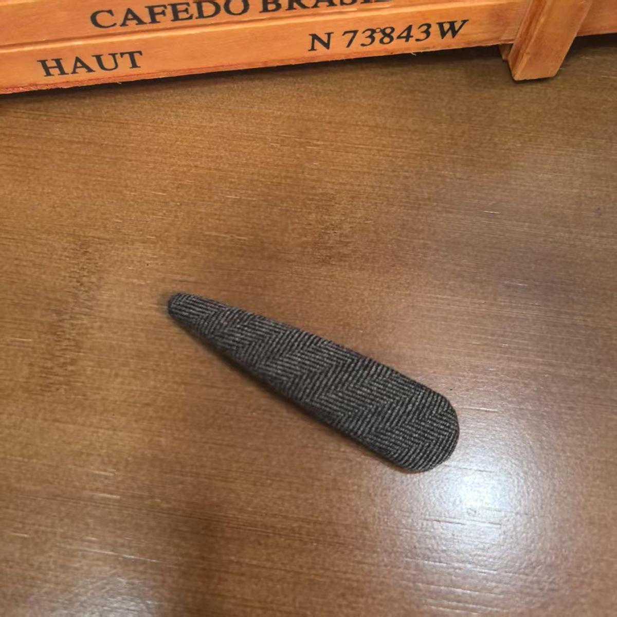 High-End Gray Herringbone Triangle Hairpin Snap Clip