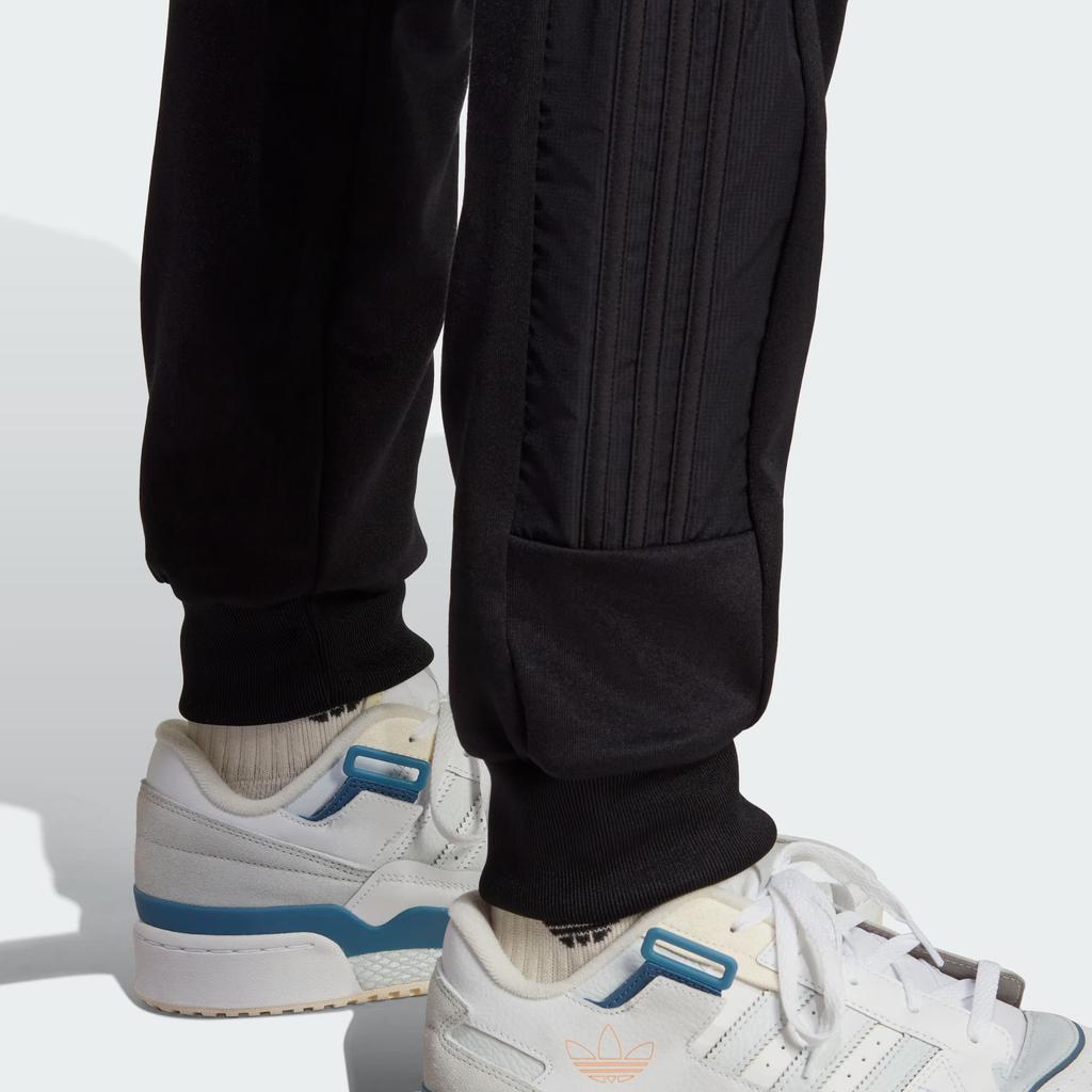 Adidas Jednobarevné ležérní tepláky s úzkými nohavicemi a středním pasem pro muže Černá IC5980