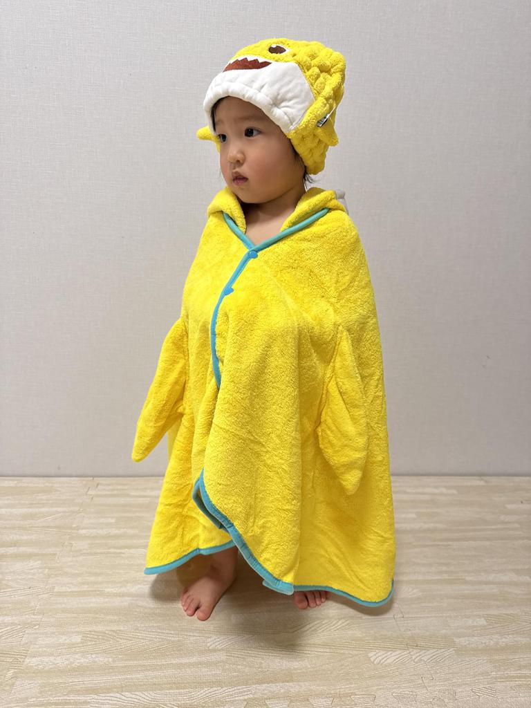 Skater Baby Shark Hooded Bath 108cm x 92cm Poncho, Moisture-Wicking, Quick-Drying, (BPO1-A)