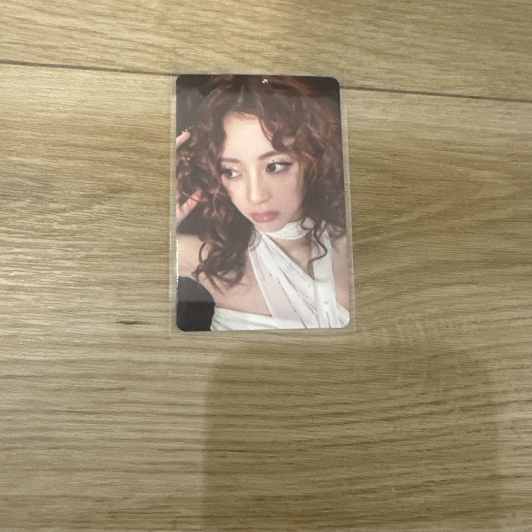 

[USED] LESSERAFIM Yunjin HOT China idoustage 2.0 Bonus Trading Card