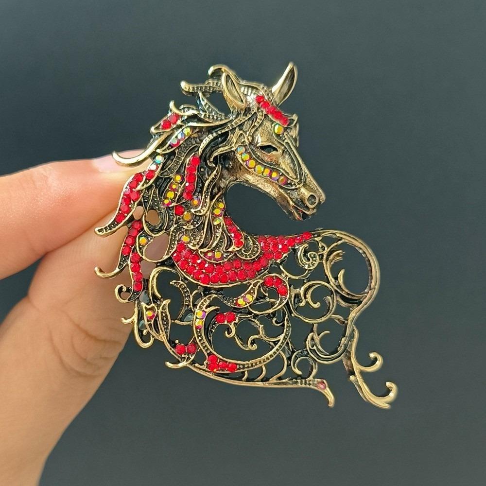 Hollow Out Rhinestone Horse Head Brooches Casual Metal Badge Pin Zodiac Animal Pins  for Women