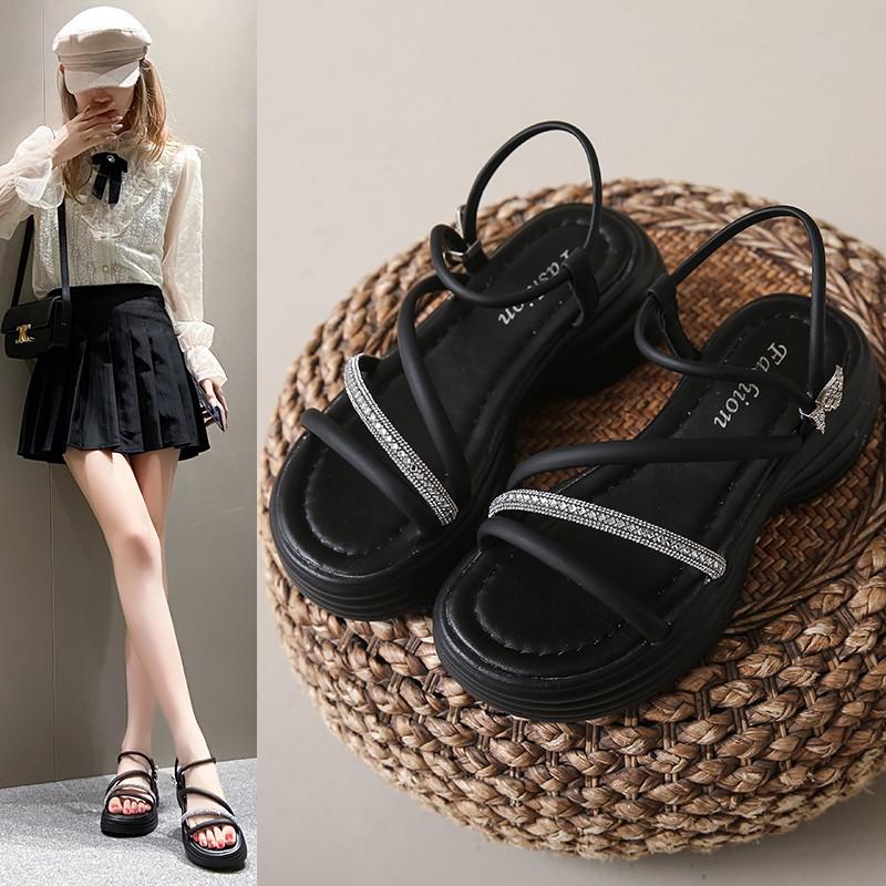 Plateausandalen Damen 2024 Sommer Neu Feenwind Flach Vielseitig Strass Damen Strand Muffin Römische Sandalen