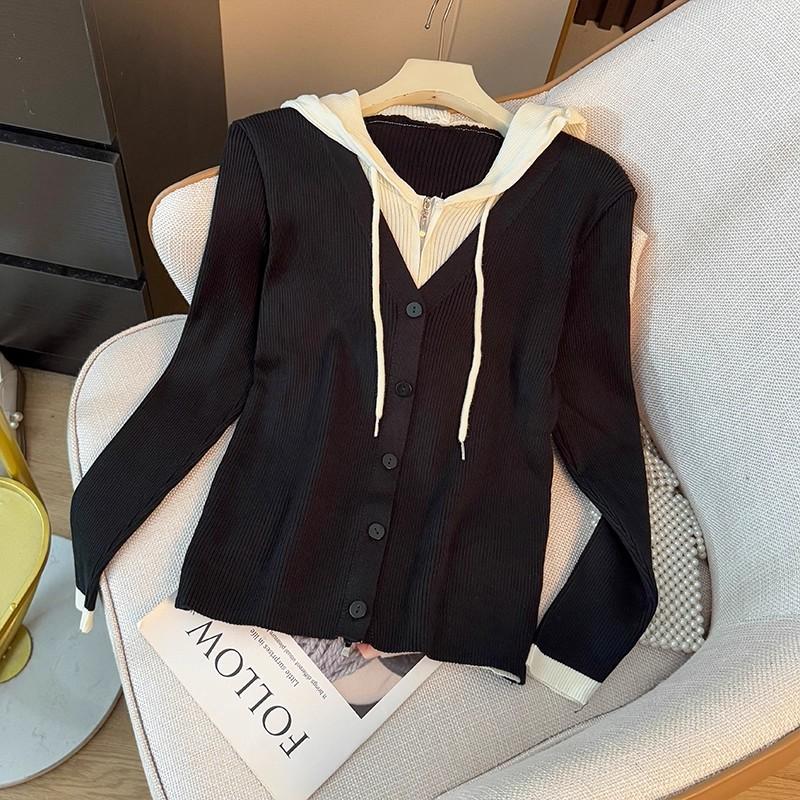 A Stylish Color-blocking and Patchwork Faux Two-piece Hooded Knitted Sweater for Women, A Versatile and Youthful Top for Autumn