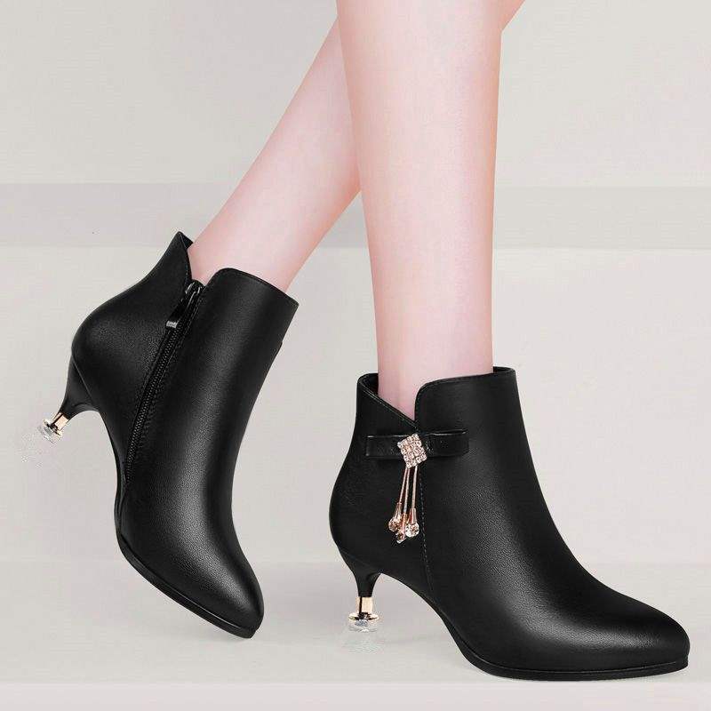Short Boots Women's New Velvet Pointed Women's Shoes Autumn and Winter Medium Heel Short Tube Stiletto High Heels Martin Boots