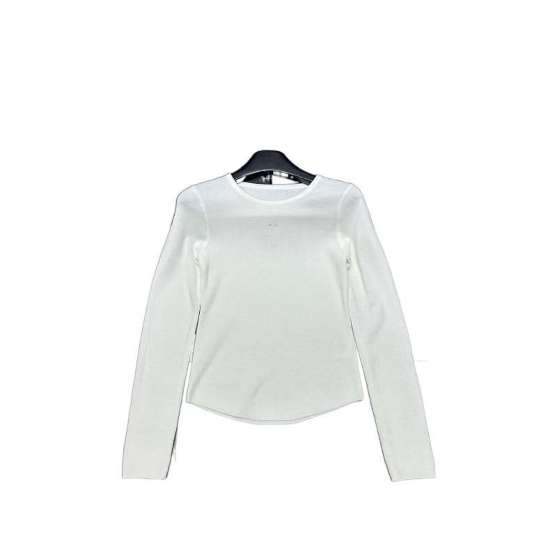 Xiangjia Autumn/Winter 2025 Rhinestone Letter Pullover Knit Top