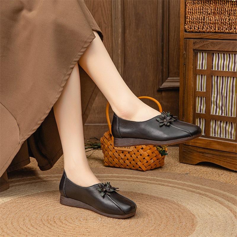 Autumn new mother shoes soft leather soft sole deep mouth ethnic style women's shoes middle-aged and elderly flower retro flat sole women