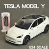 Tesla Model Y 1:Model odlewanego ciśnieniowo w skali 24 ze stacją ładującą