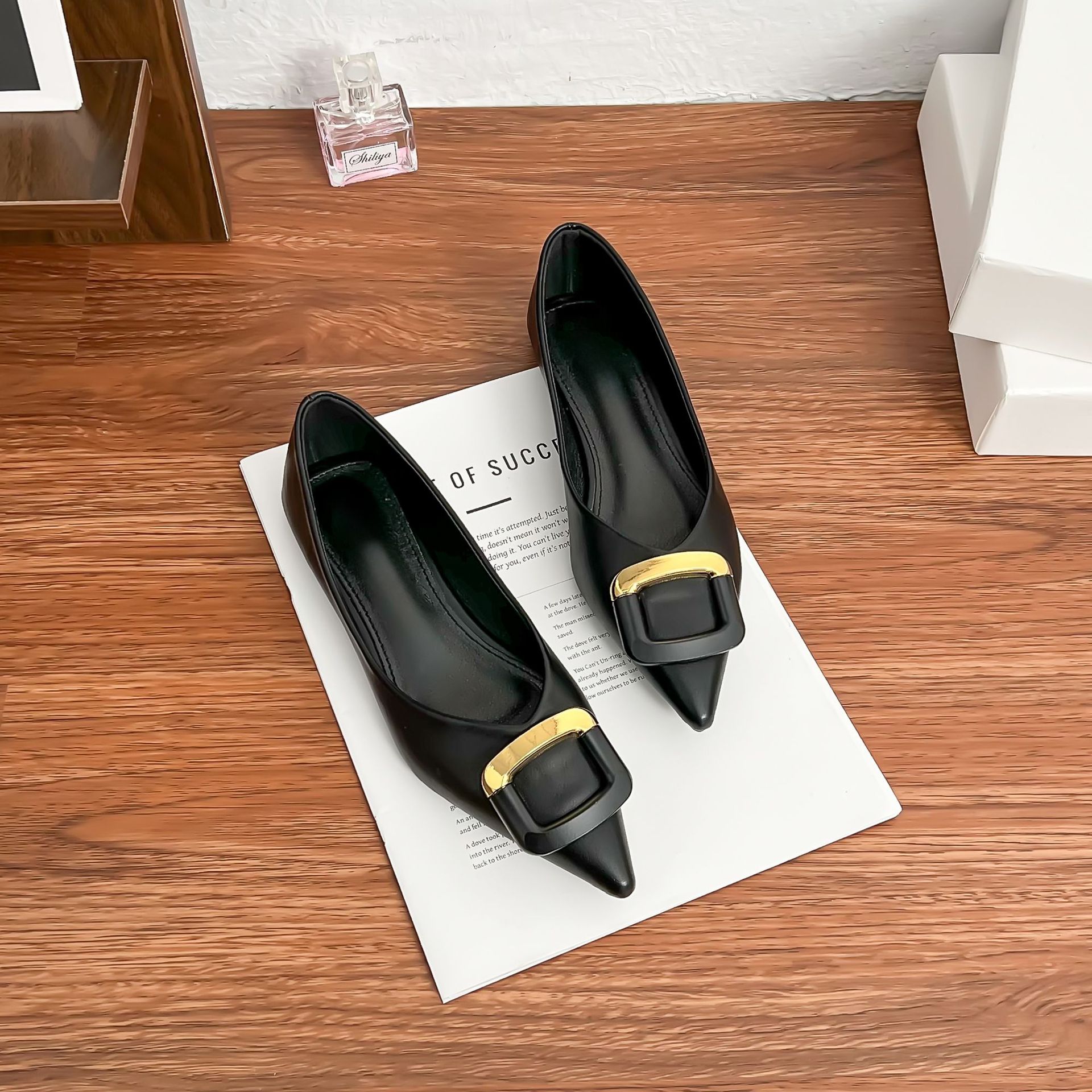 

2025 pointed single shoes women s versatile soft sole not tired feet flat shoes fairy style fashion square buckle simple style mother shoes 34