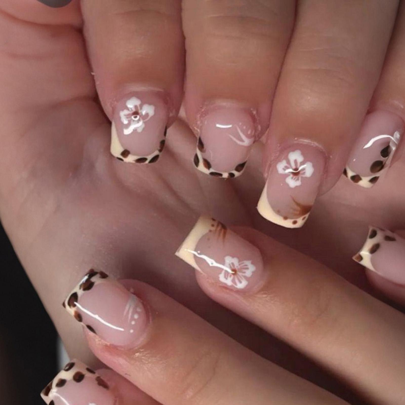 

Накладные ногти короткие квадратные с цветочным дизайном, искусственные ногти милые глянцевые клеевые искусственные ногти для женщин