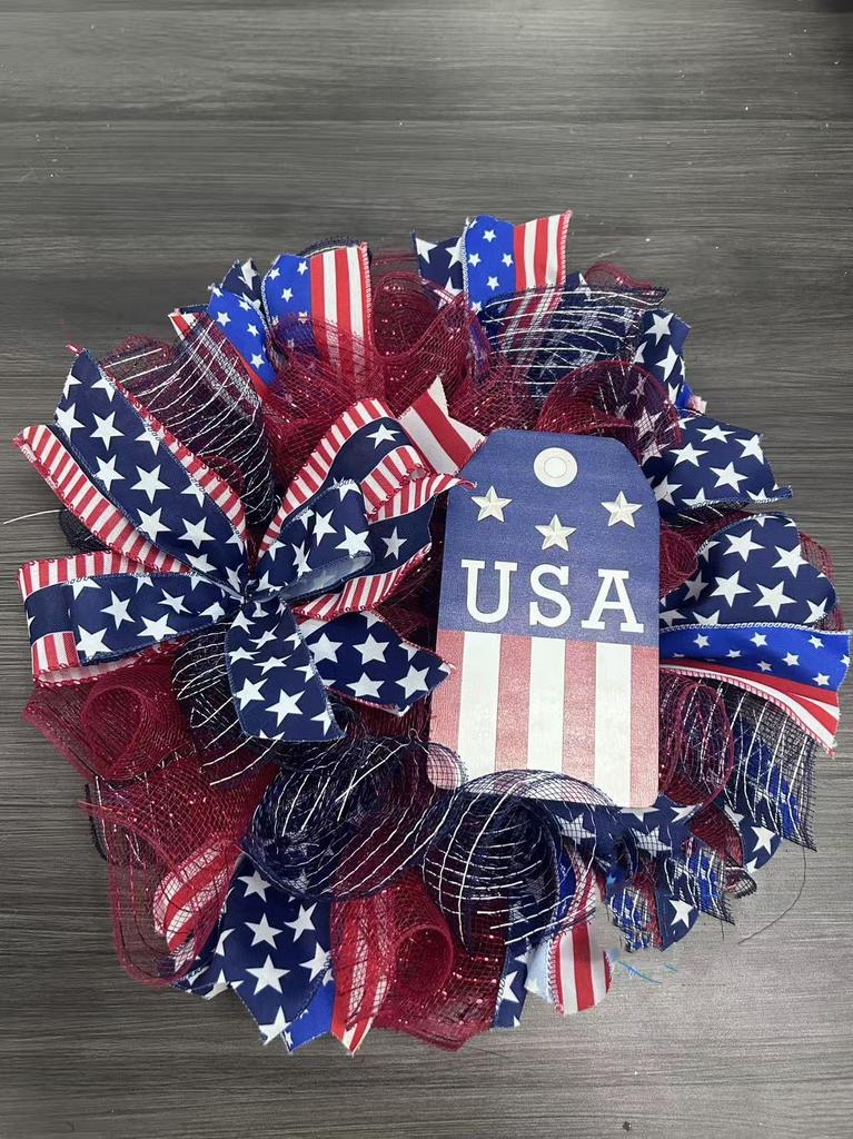 40CM Patriotischer Dekorativer Kranz mit Netzband Schleife Design Unabhängigkeitstag Türhängeornament USA Flaggen-Thema für Zuhause Fenster Festival Eingangsbereich