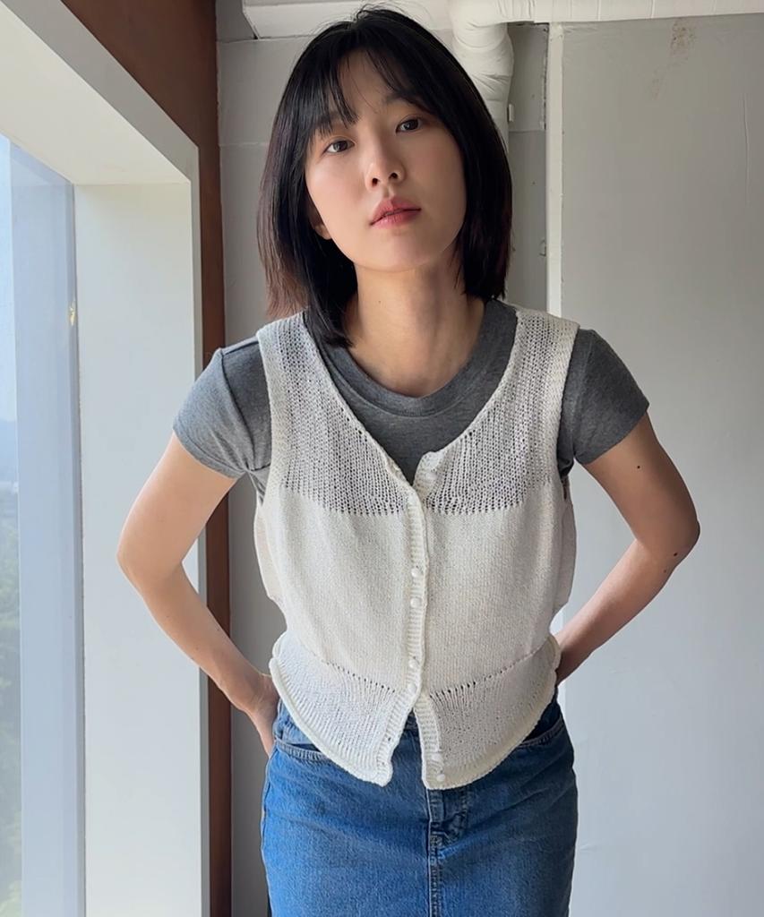Seuneogeuyu Tiny Button See-Through Layering Knit Vest_Cream Ivory