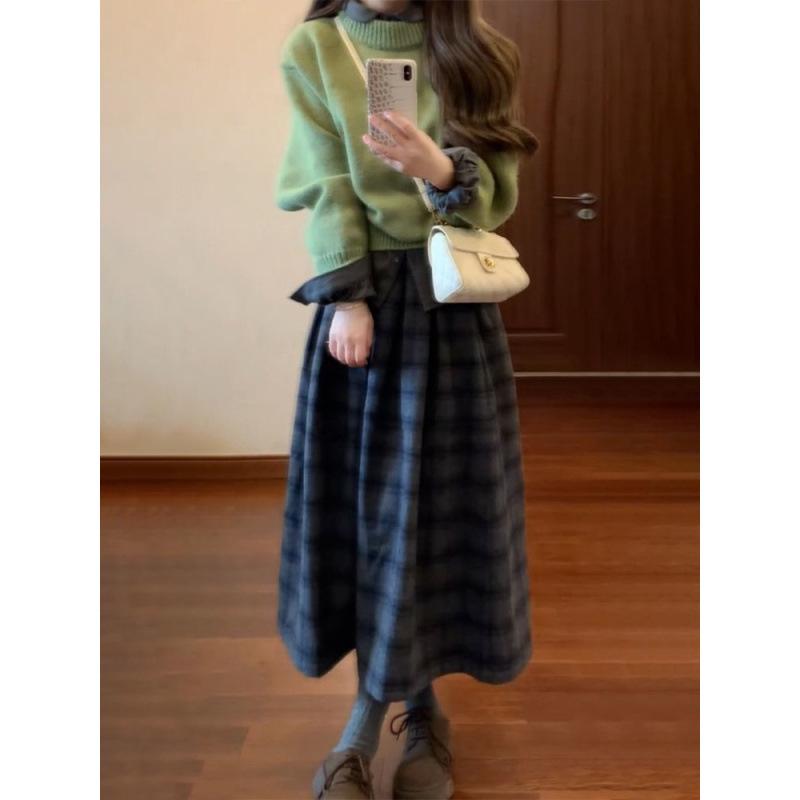 

Luxury Petite French Knitted Green Sweater Dress for Women - Autumn/Winter 2024 L