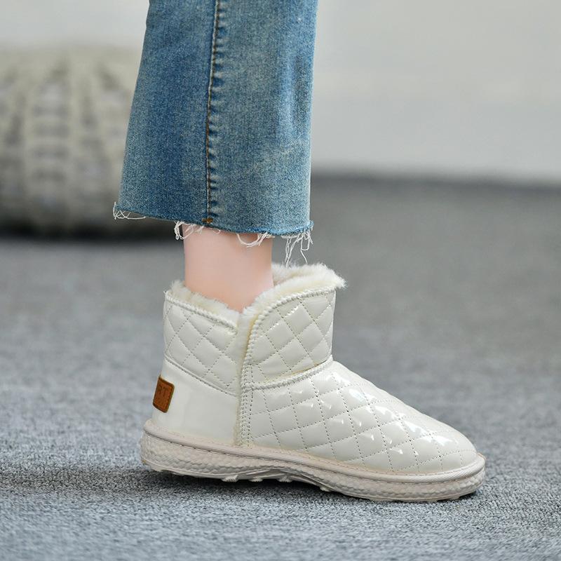 Thick-soled snow boots women's fur integrated 2025 new Zhou Dongyu same short tube winter velvet thickened cotton shoes
