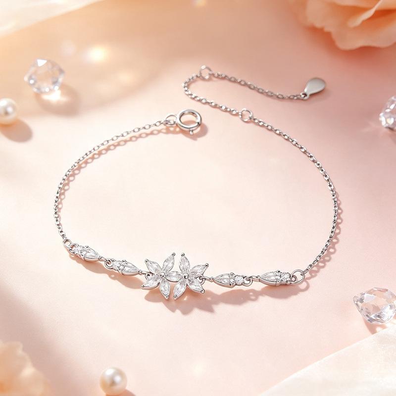 Flash diamond maple leaf bracelet female Mori jasmine flower bracelet niche design Mori flower hand jewelry