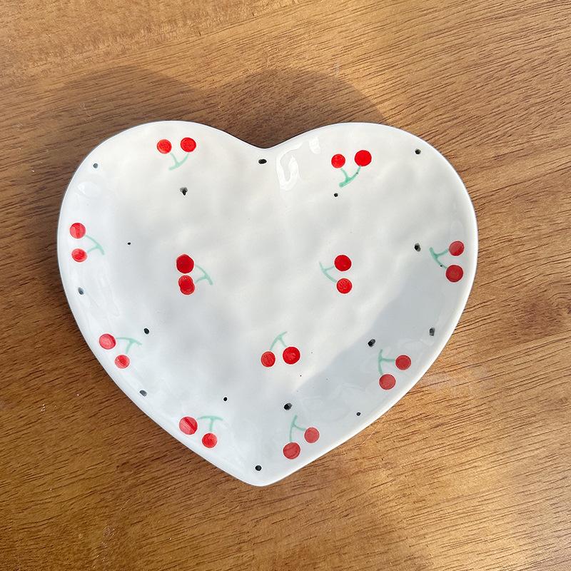 Керамическая тарелка для украшений в форме сердца, корейский инс стиль, расписанная вручную, с бантом, маленькая керамическая десертная тарелка в виде сердечка, высокая ценность вишня