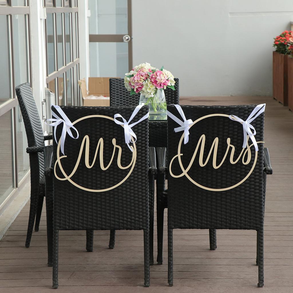 2Pcs Wood Mr Mrs Wedding Chair Flags Round Hollow Design Retro Romantic Decor for Bride Groom Seats Photo Prop Backyard Party