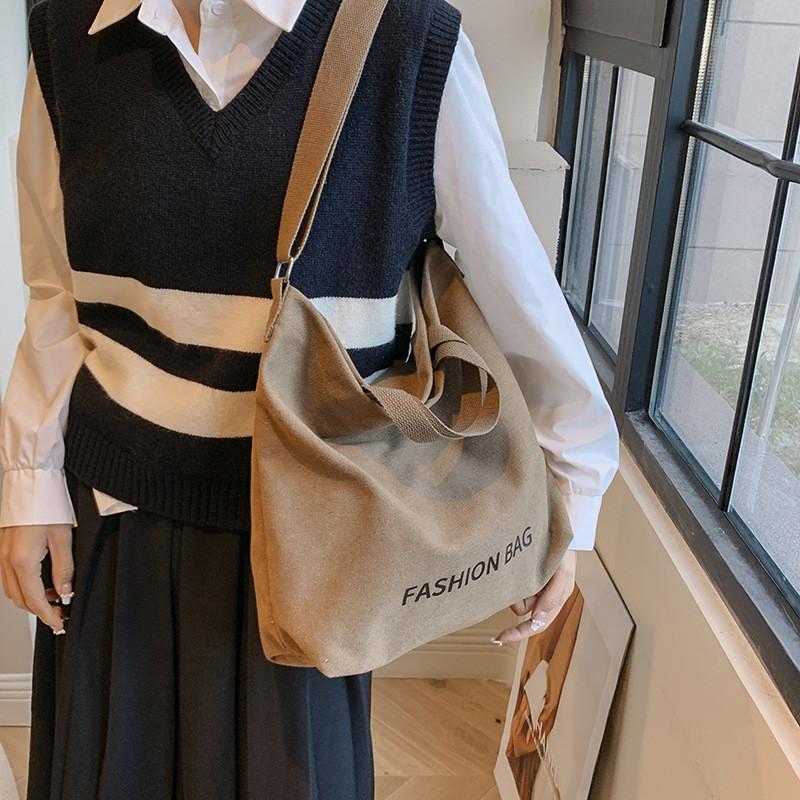 Large Capacity Stylish Canvas Shoulder Bag For Women Ideal For Autumn Commutes