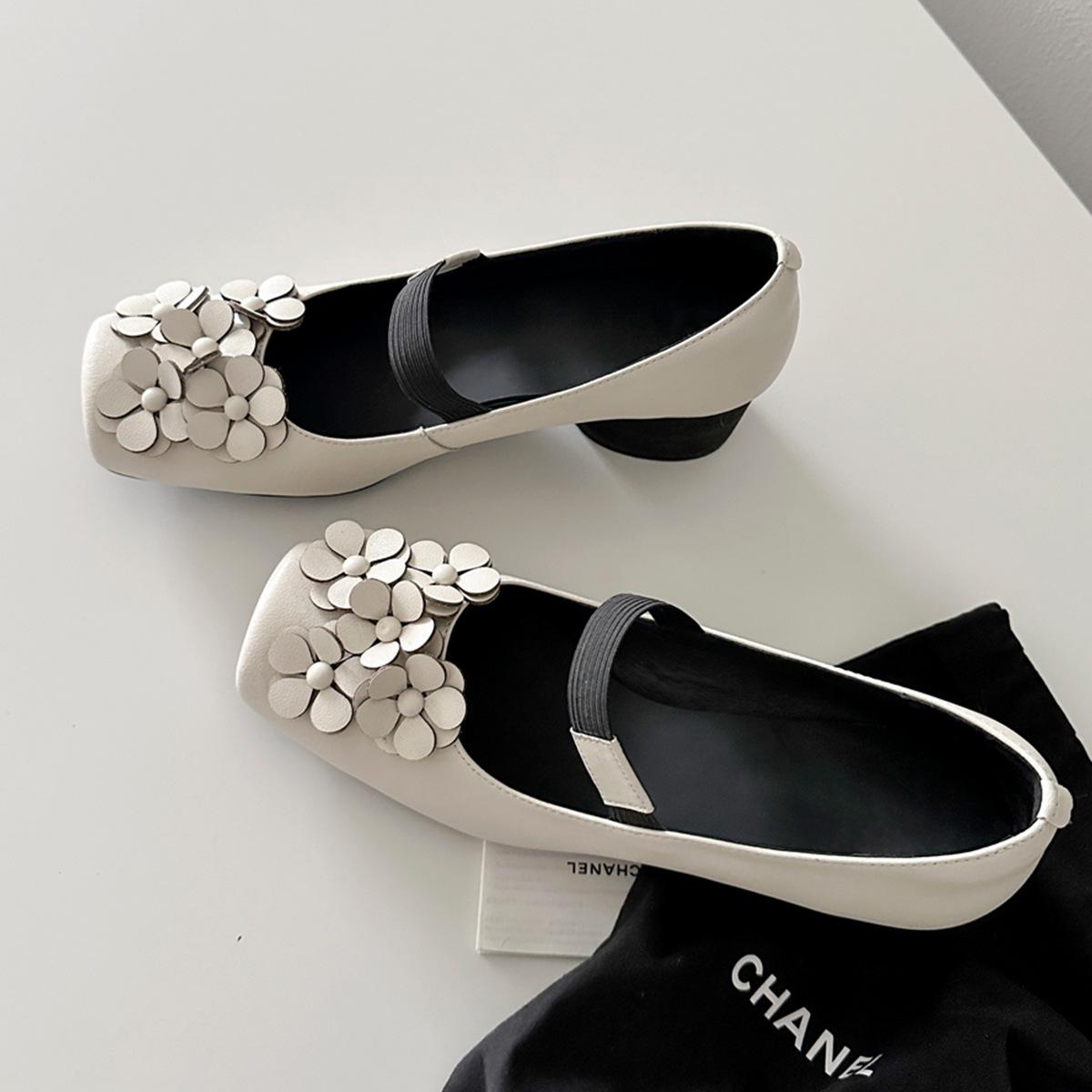 

Sheepskin version~ French flower square head thick heel Mary Jane women s shoes elastic word with temperament shallow mouth ballet shoes 40