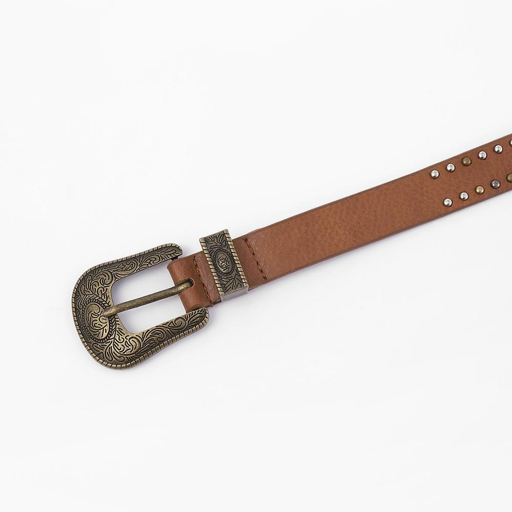 The Retro Mixed-color Rivet Belt Is Fashionable, Individualistic and High-end for Women. It Pairs Well with Jeans and A Belt for Trendy Decoration