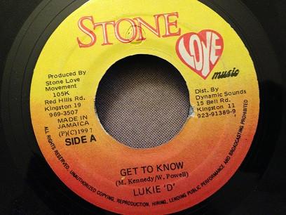 

7-дюймовая пластинка LUKIE D - Get To Know NONE Stone Love Musi 1997 Ямайка Регги, Ска и Даб Б/У