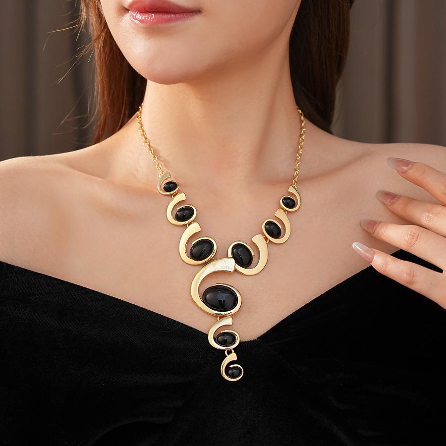 Snail Shape Pendant Necklace Stud Earring Set Female, Fashionable Simple and Versatile Exquisite Jewelry Gift